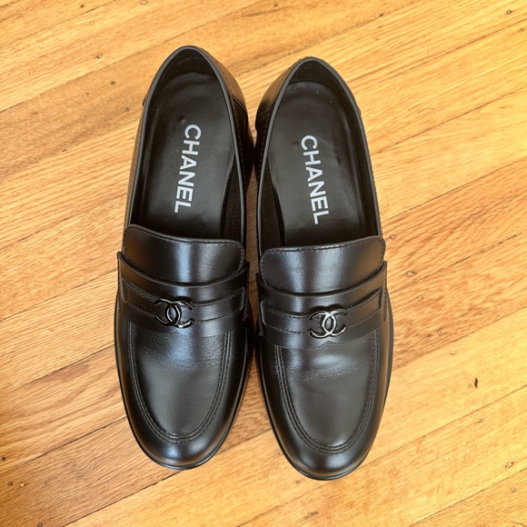 Authentic Chanel Calfskin CC platform loafers - Picture 3 of 9